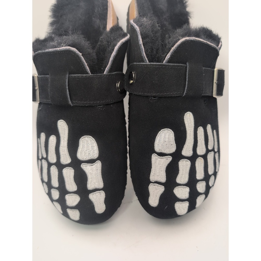 Black Skeleton Embroidered Clogs Fuzzy Soft Black Interior Women's 7 Halloween